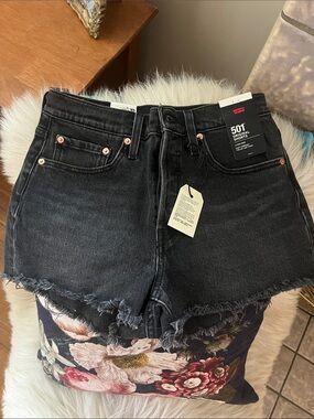 Levi's 501 Black High-Rise Frayed Hem Women's Shorts size 27